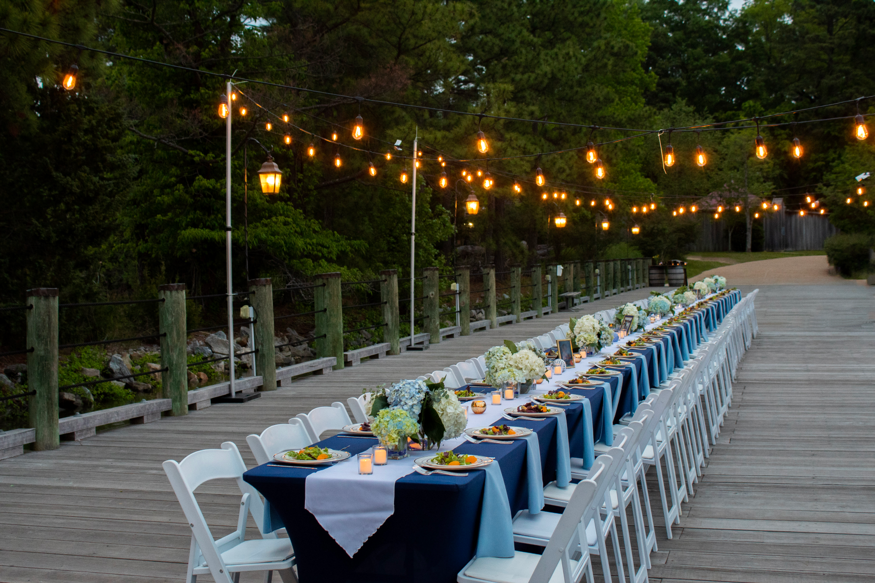 A long diner table on the Jamestown Settlement pier